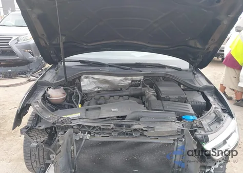 2018 Audi Q3 2.0T Premium/2.0T Sport Premium z USA, uszkodzony, nr VIN WA1JCCFS2JR006024